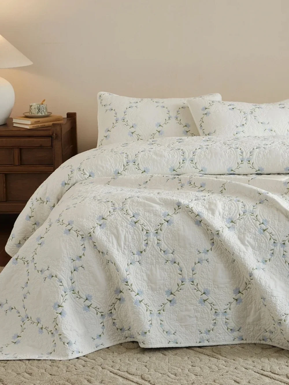 3 PIECE 100% COTTON EMBROIDERED FLORAL QUILT SET – VINTAGE FARMHOUSE BEDSPREAD